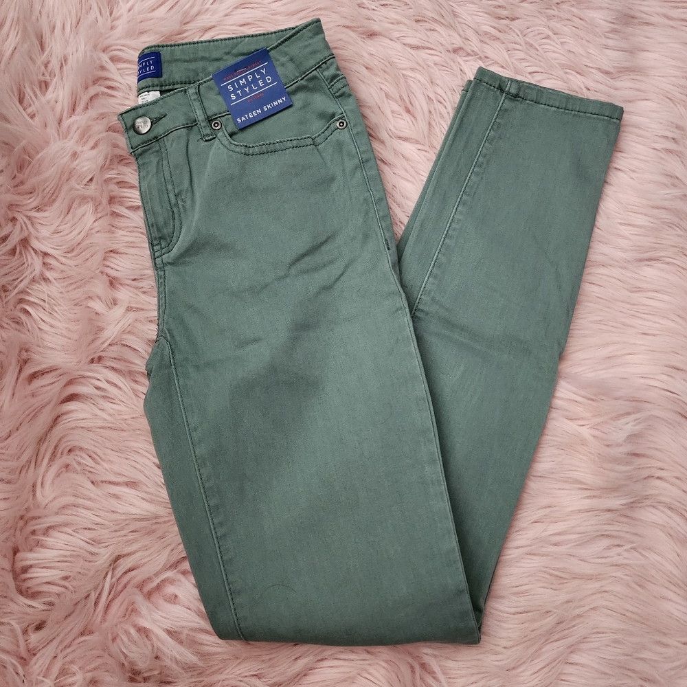 Simply Styled Sateen Skinny green pants Sz 2